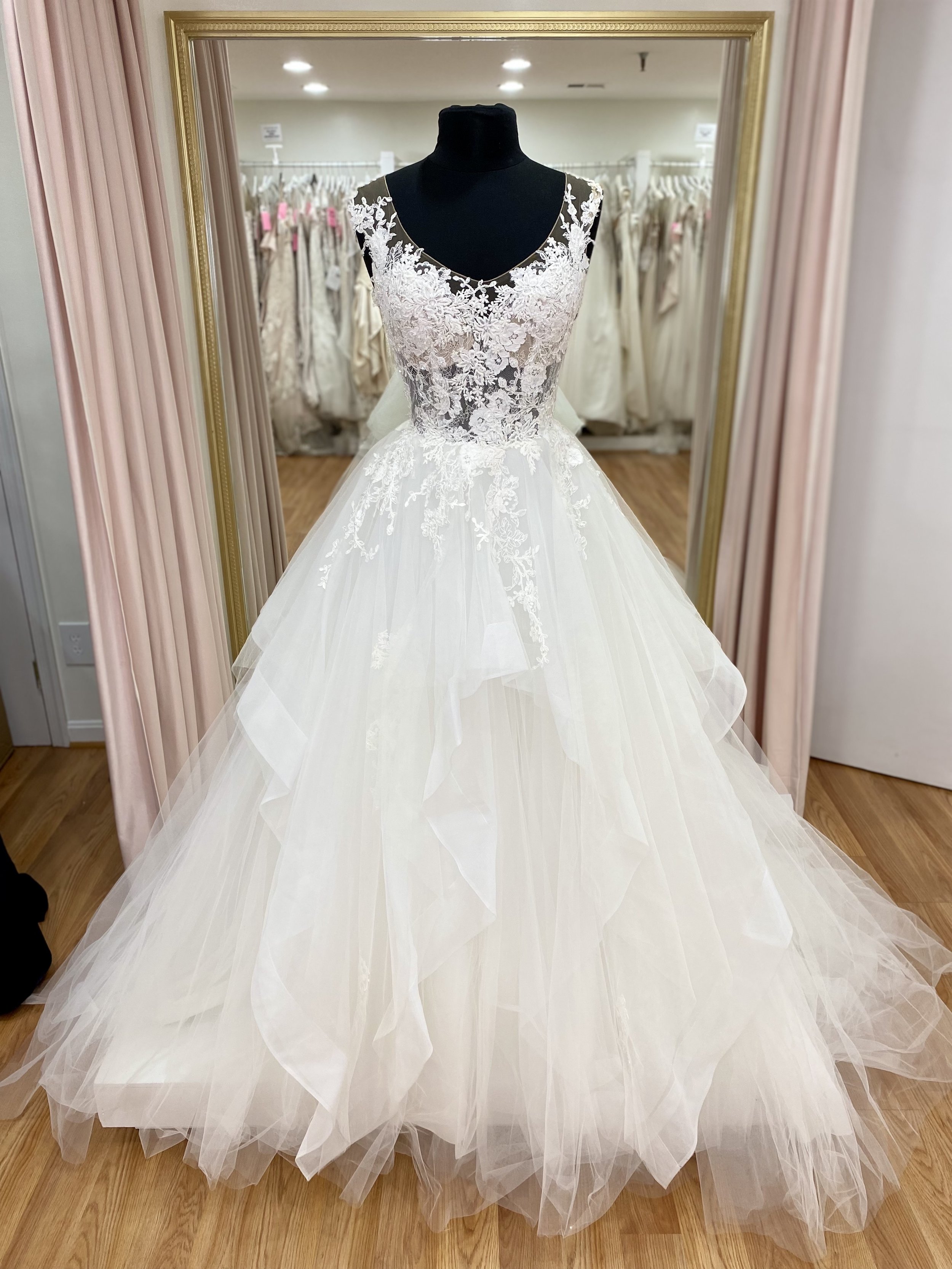 St. Patrick by Pronovias | LOVE | SIZE 10 — Ellie's Bridal St. Patrick by Pronovias | LOVE | SIZE 10 — Ellie's Bridal